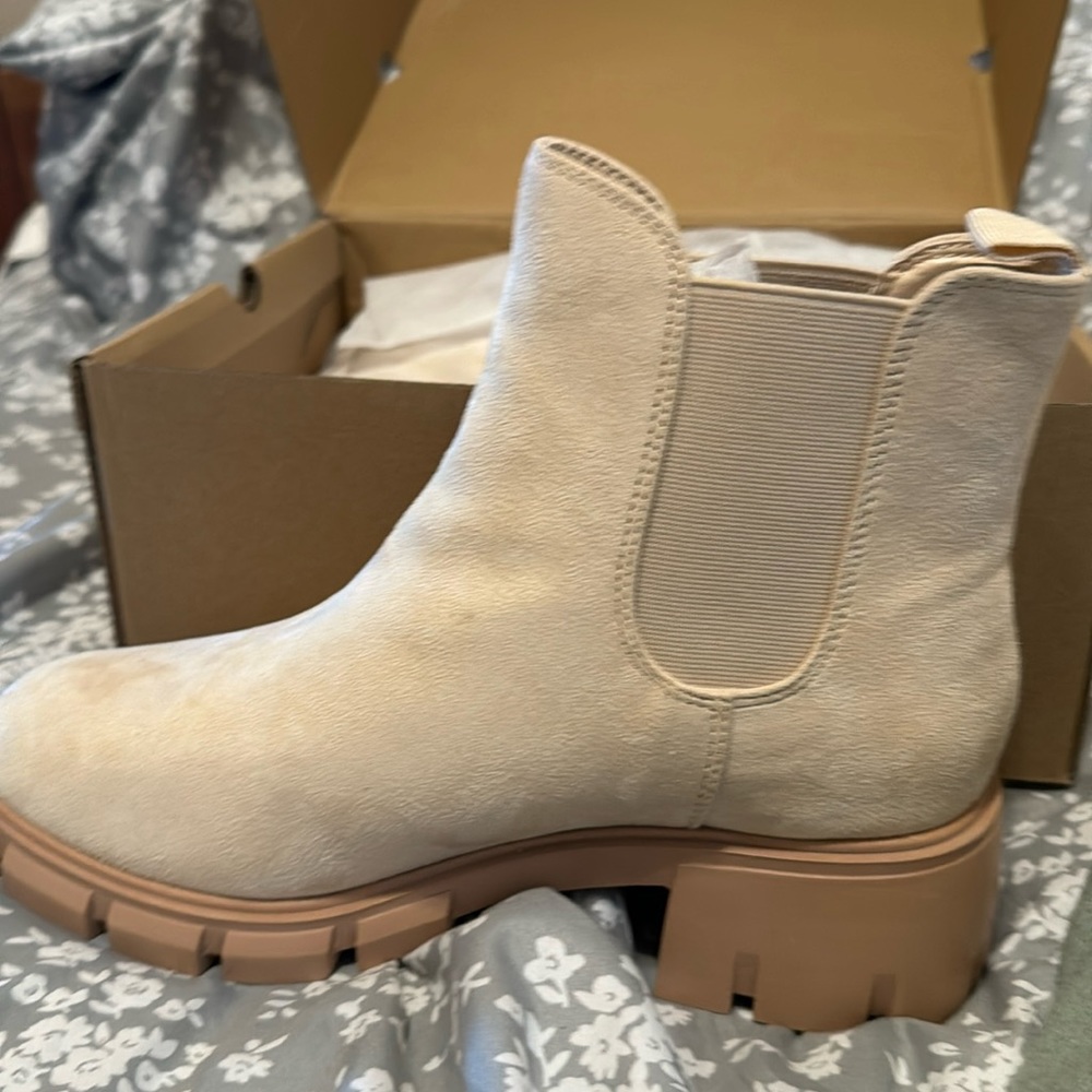 Soda pioneer lug bootie. Bought for daughter for Christmas and were too small.